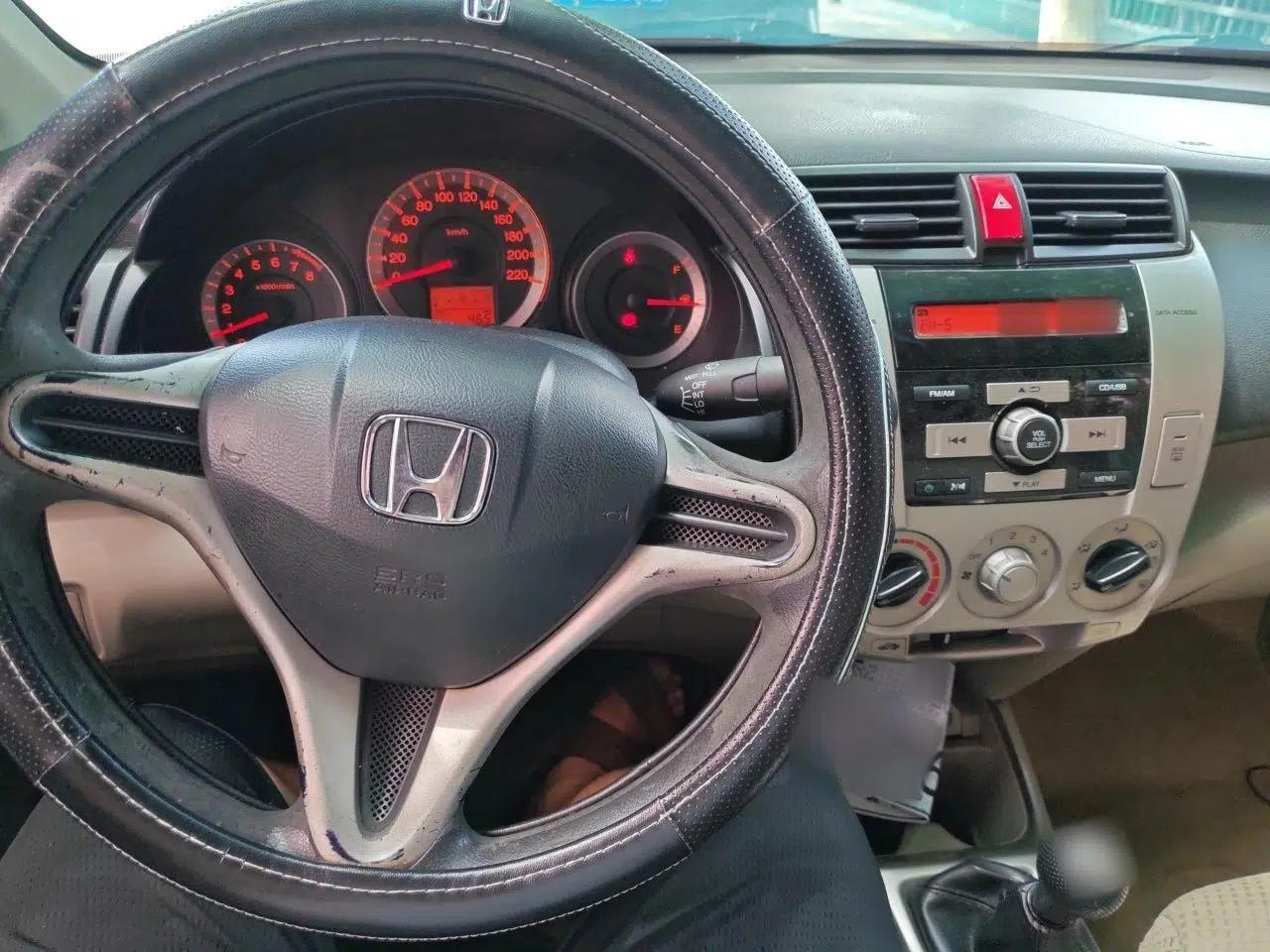 Honda City Classic 2008 1.5L manual Elite Edition — миниатюра 9