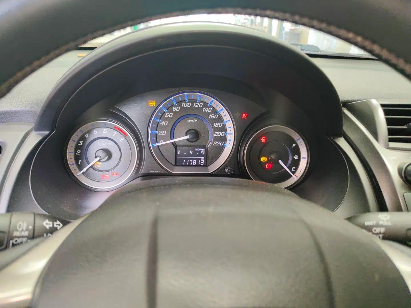 Honda City Classic 2012 1.5L manual Comfort version — миниатюра 11