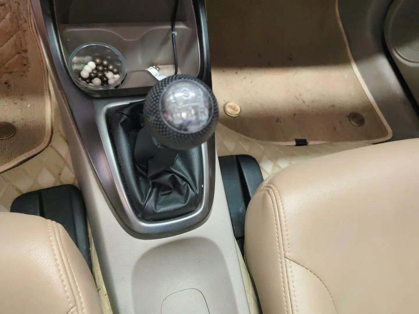 Honda City Classic 2012 1.5L manual Comfort version — миниатюра 14