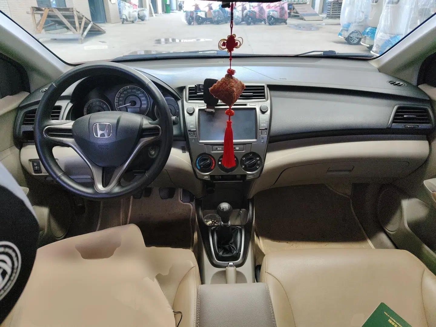Honda City Classic 2012 1.5L manual Comfort version — миниатюра 9