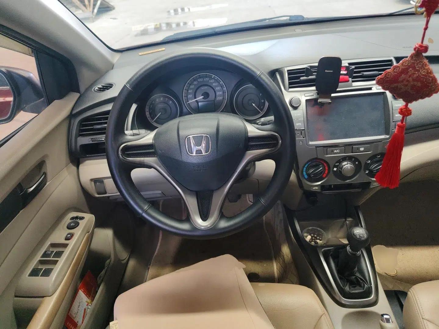 Honda City Classic 2012 1.5L manual Comfort version — миниатюра 10