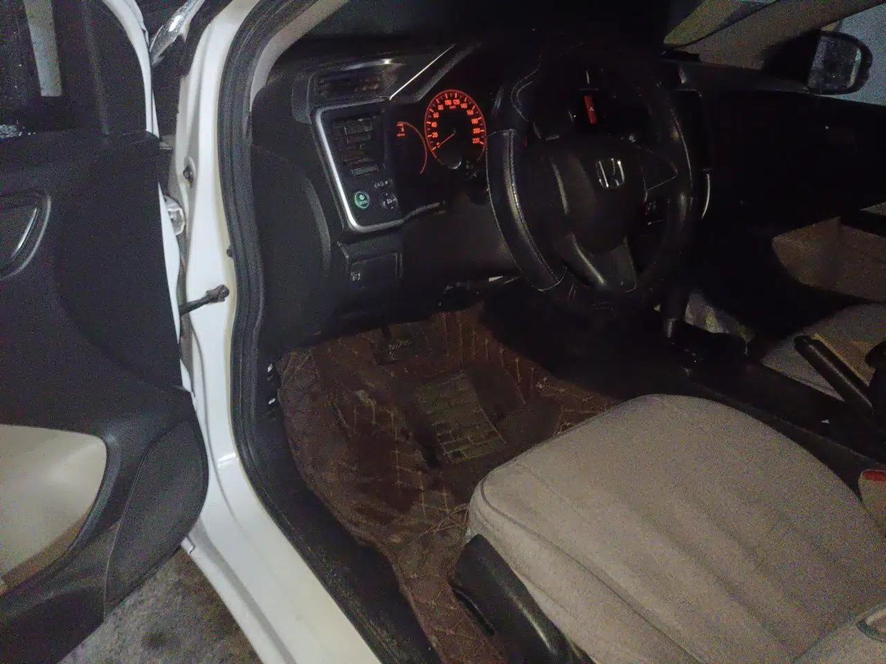 Honda City 2017 1.5L CVT Comfort Version — миниатюра 16
