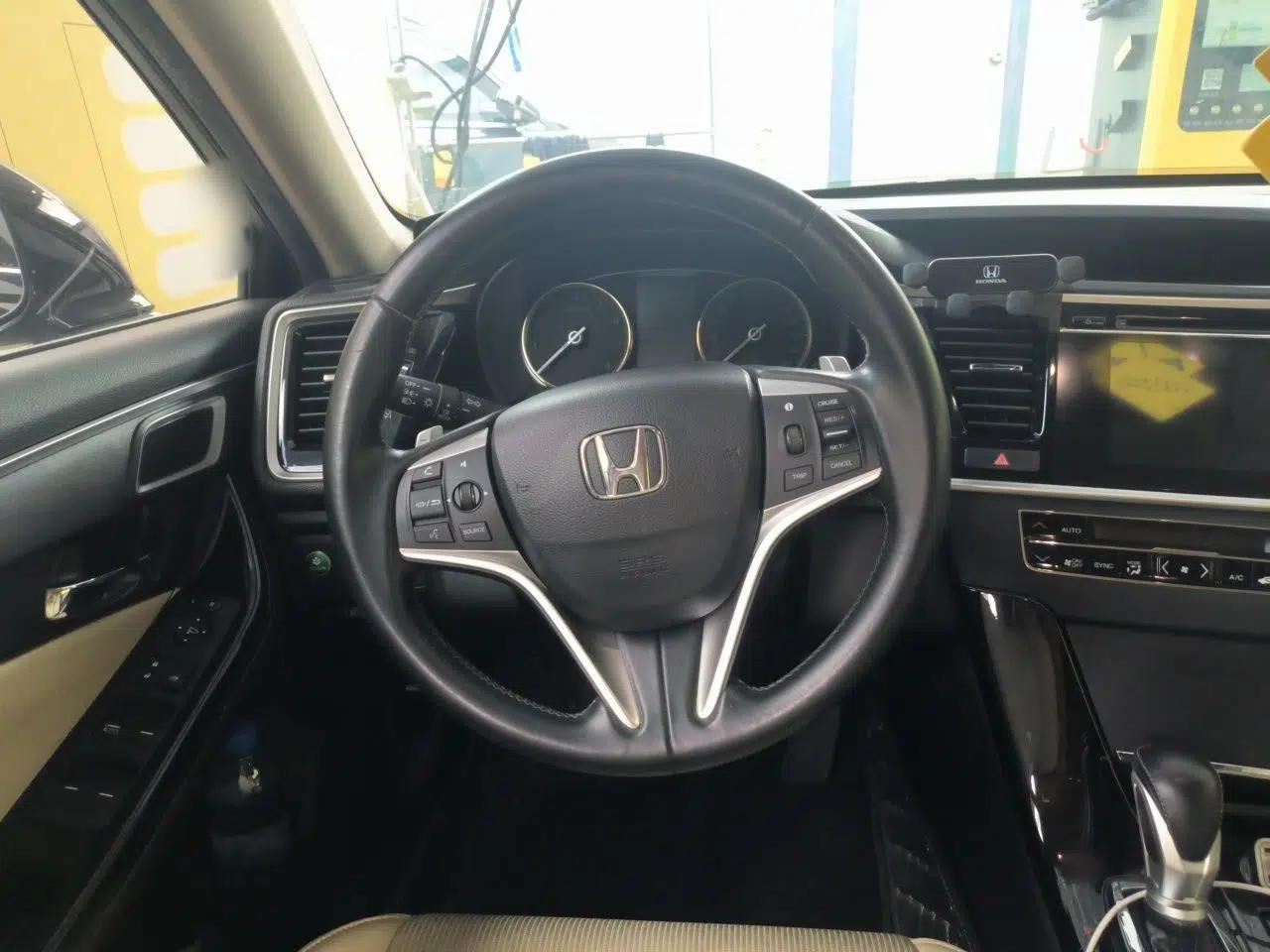 Honda Spirior 2015 2.0L Luxury Edition — миниатюра 10