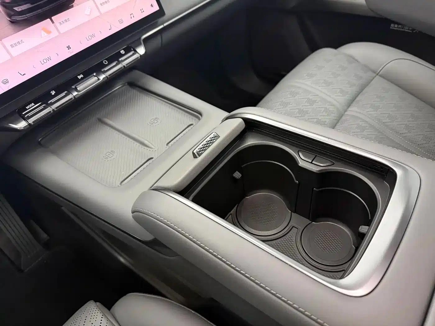 Jike 7X 2025 75kWh Rear-Wheel Drive Intelligent Driving Edition — миниатюра 9