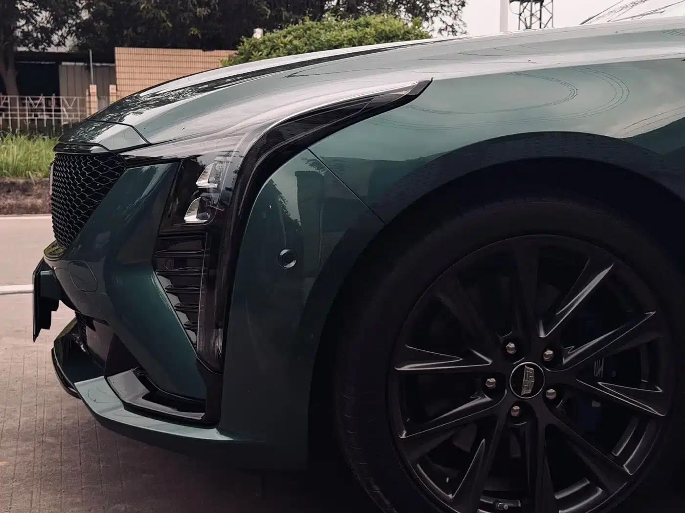 2025 Cadillac CT5 28T Track Performance Edition + Ultimate Track Package — миниатюра 3