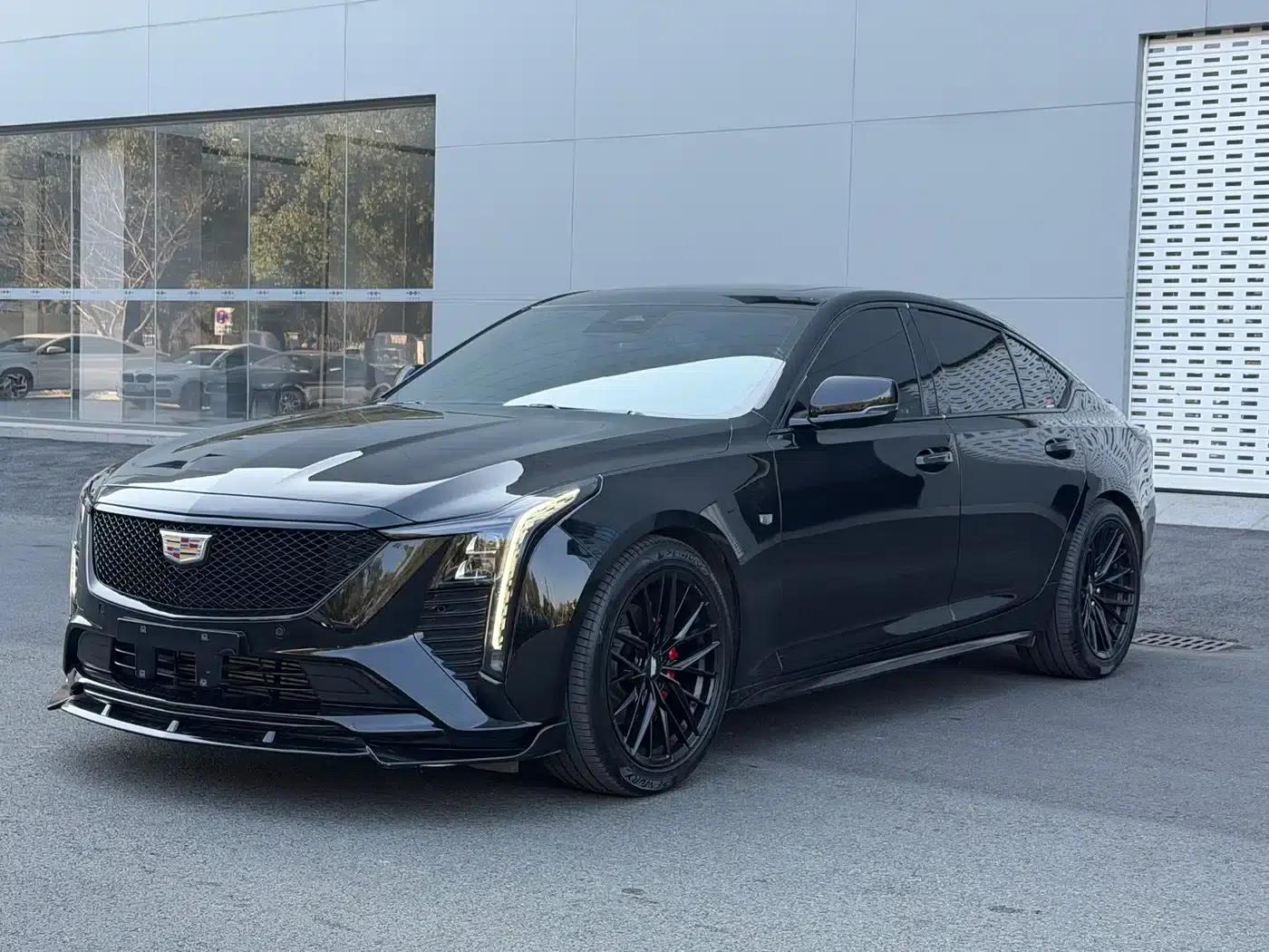 2024 Cadillac CT5 28T Luxury Pro — миниатюра 1