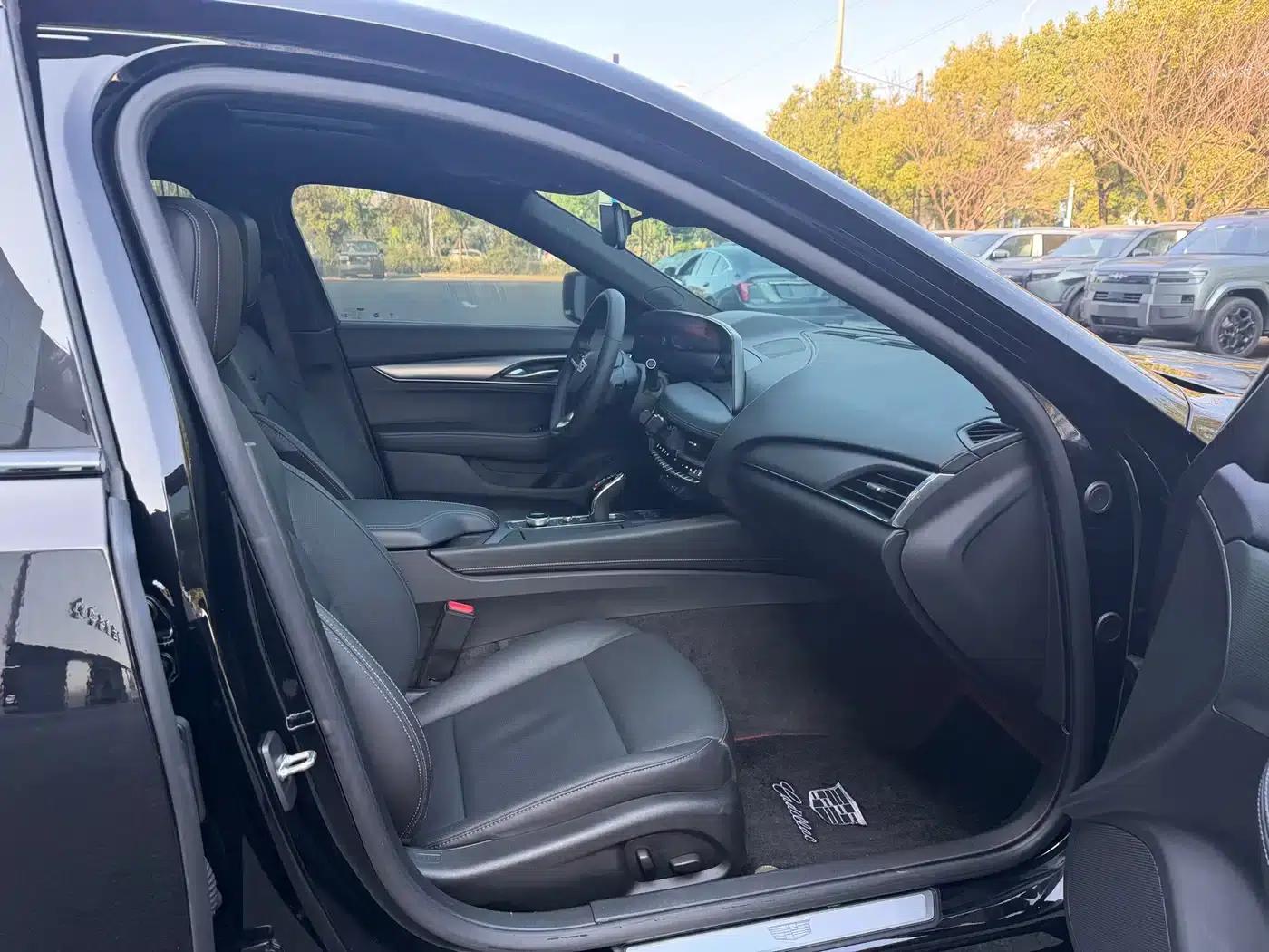 2024 Cadillac CT5 28T Luxury Pro — миниатюра 11