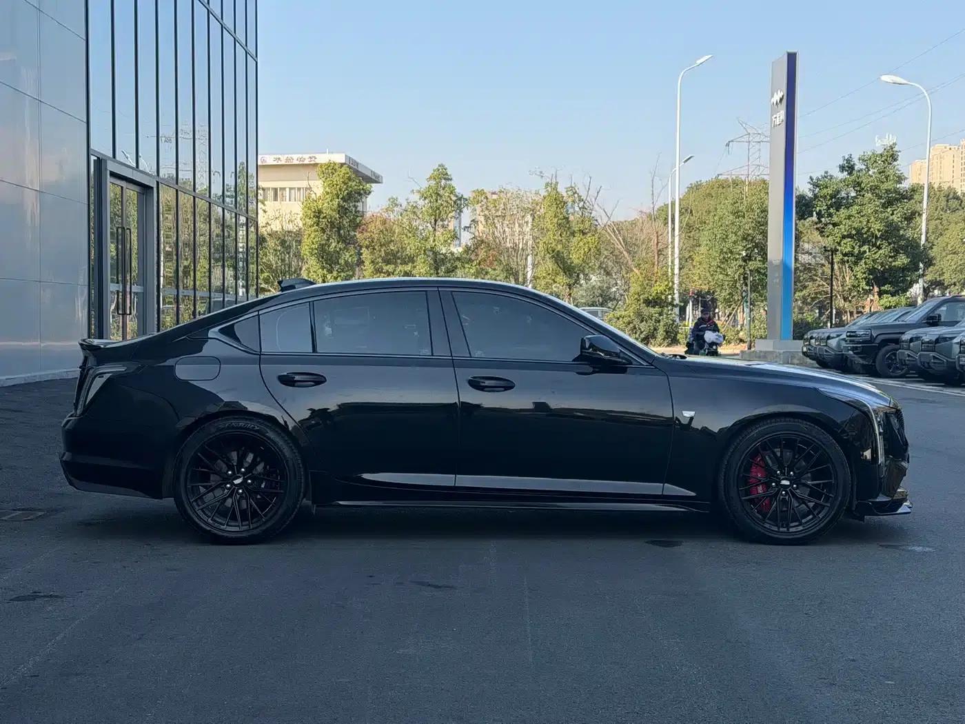2024 Cadillac CT5 28T Luxury Pro — миниатюра 5