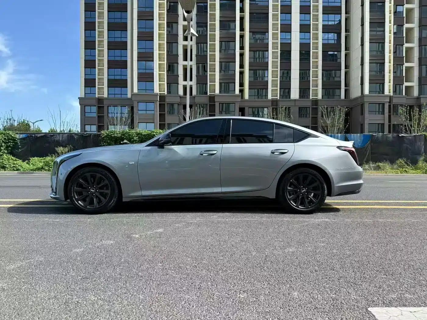 2025 Cadillac CT5 28T Track Performance Edition — миниатюра 4