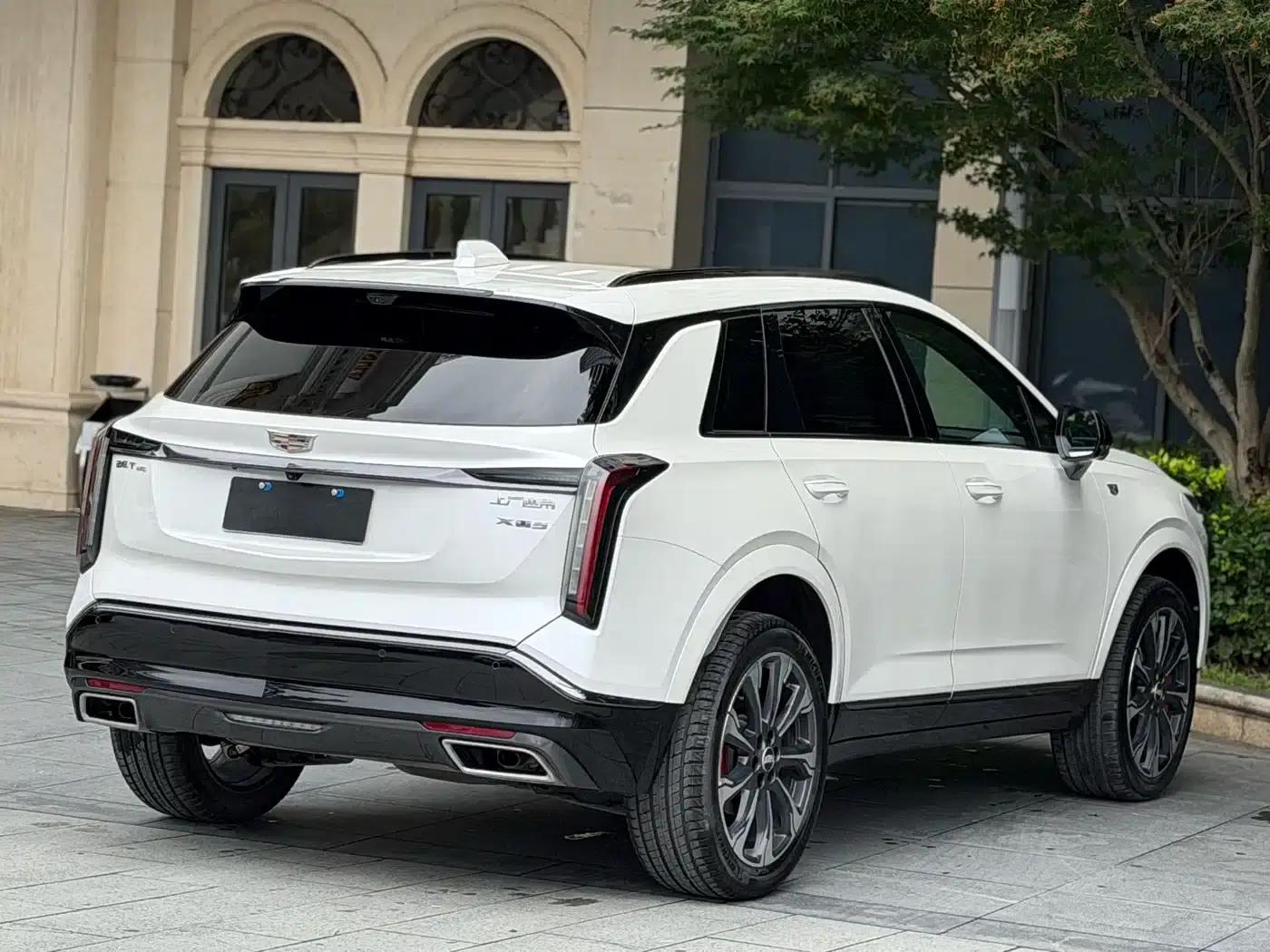 Cadillac XT5 2025 2.0T Platinum Edition — миниатюра 12