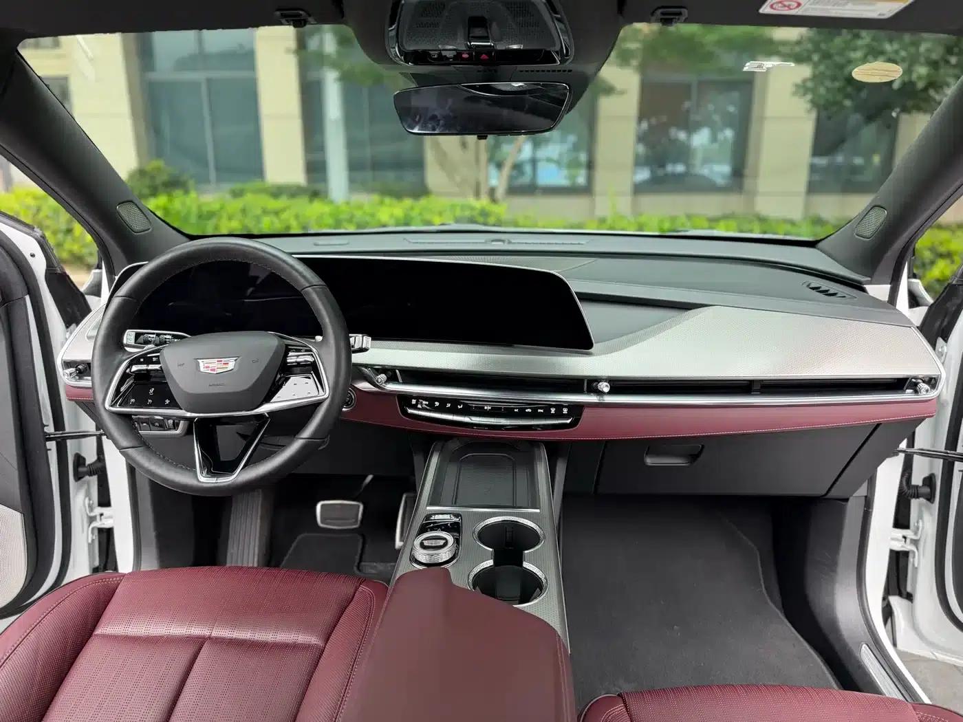 Cadillac XT5 2025 2.0T Platinum Edition — миниатюра 6
