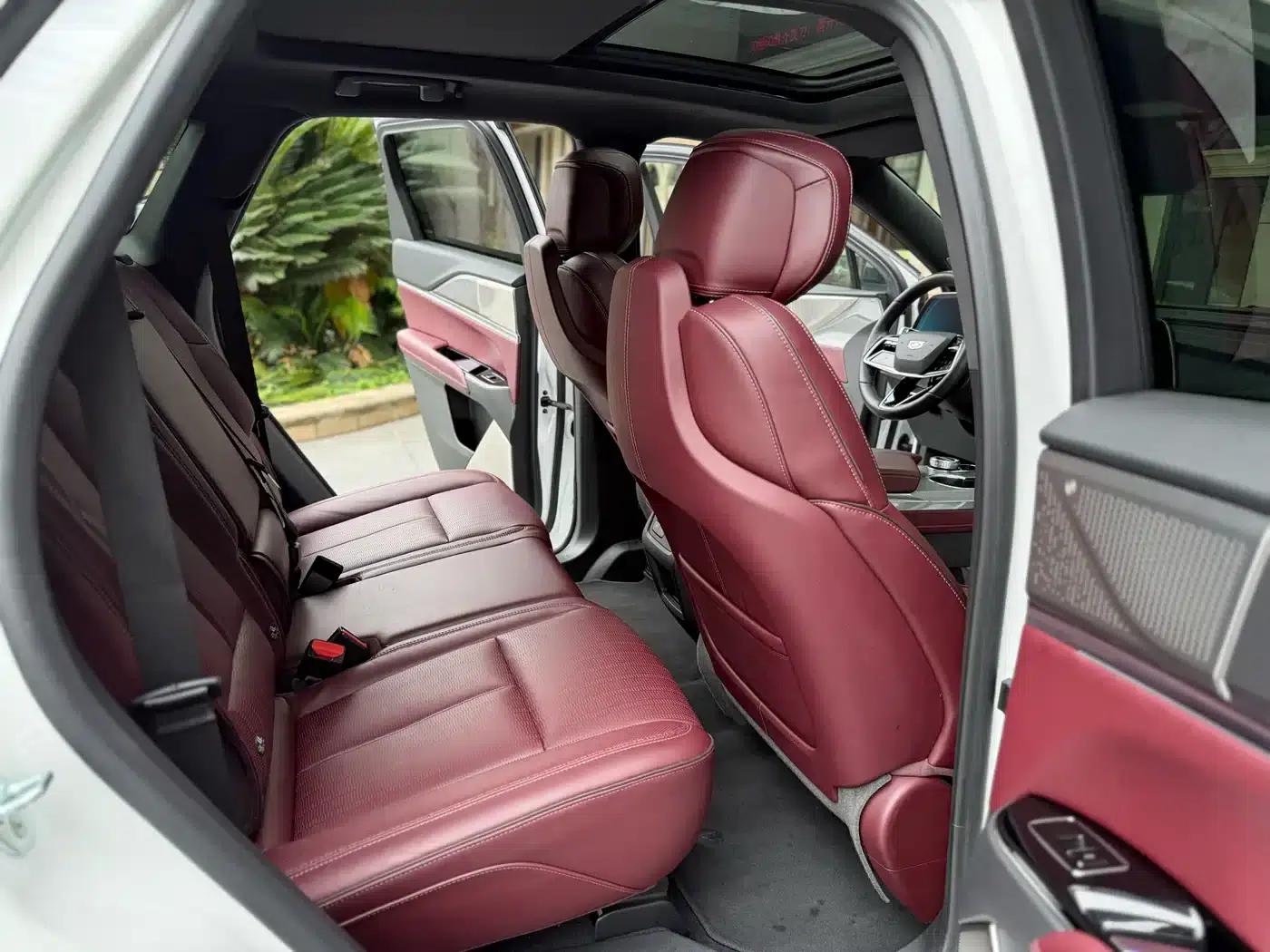 Cadillac XT5 2025 2.0T Platinum Edition — миниатюра 7
