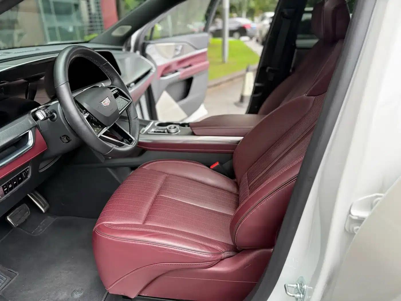 Cadillac XT5 2025 2.0T Platinum Edition — миниатюра 8