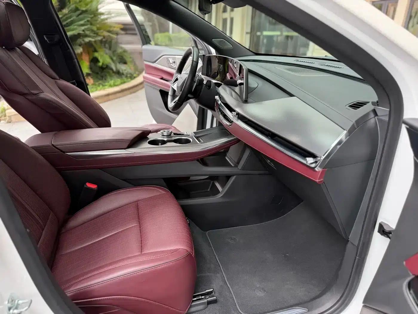 Cadillac XT5 2025 2.0T Platinum Edition — миниатюра 9