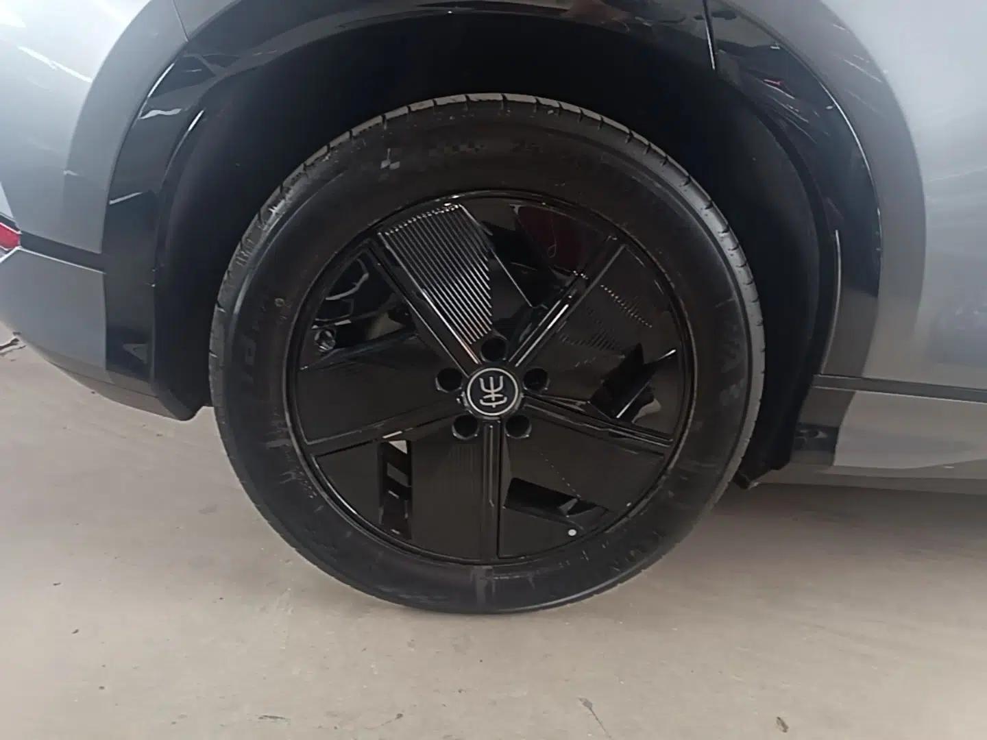 BYD Song L EV 2024 550 km Excellence Version — миниатюра 11