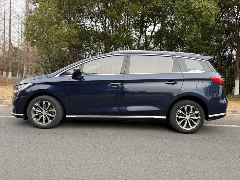 BYD Song MAX 2021 Upgraded Model 1.5T Automatic Prestige 7-Seater — миниатюра 14