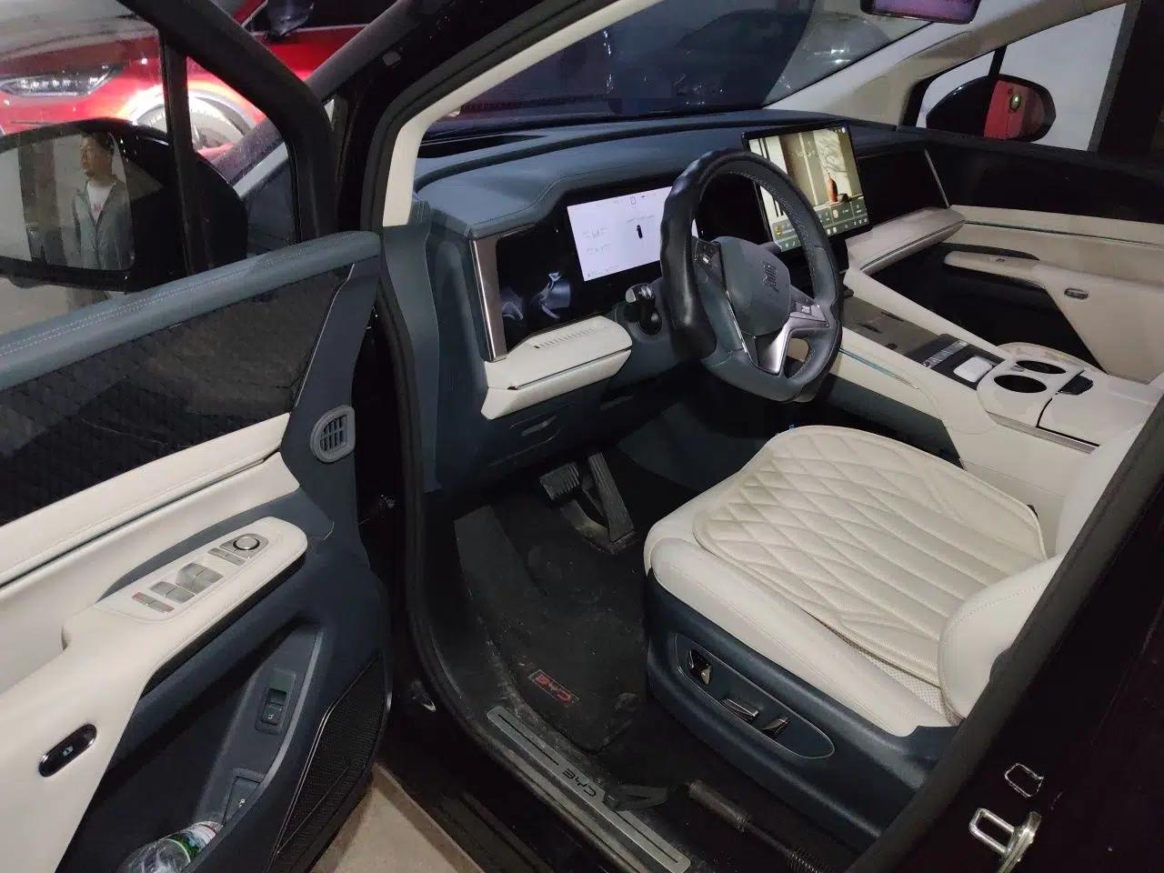 BYD Xia 2026 DM-i 1.5T 218KM Excellence Edition — миниатюра 16