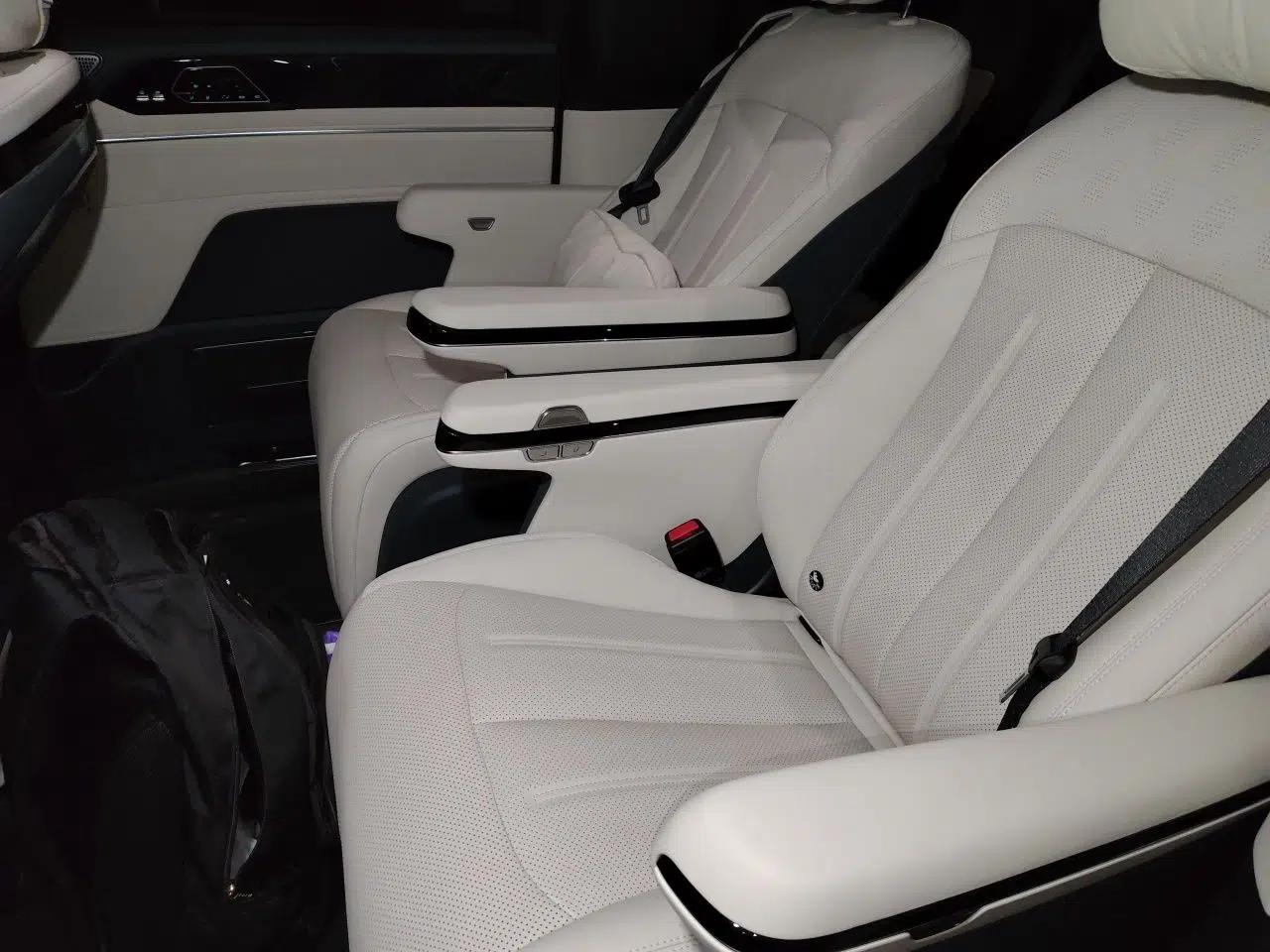 BYD Xia 2026 DM-i 1.5T 218KM Excellence Edition — миниатюра 17