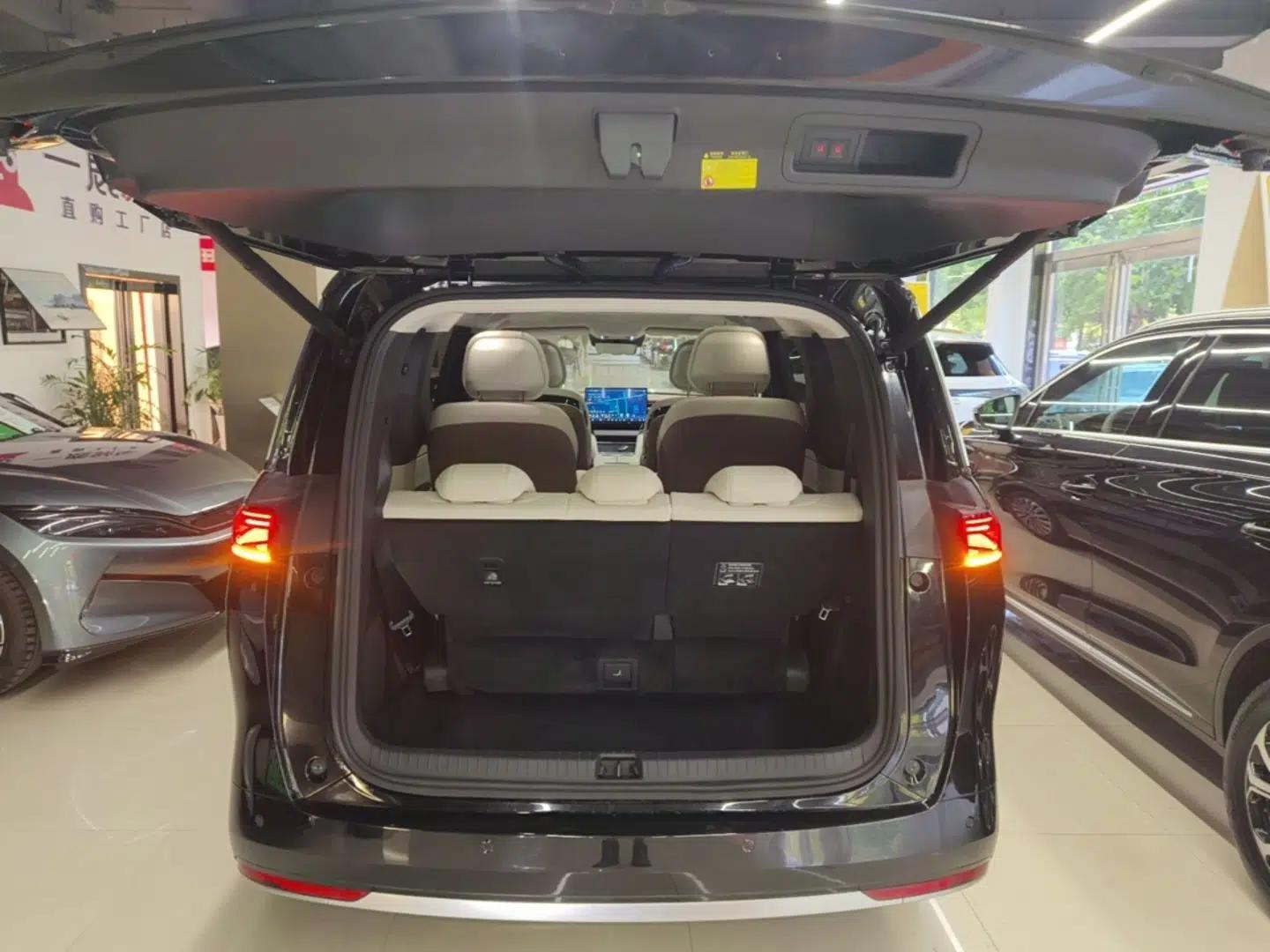 BYD Xia 2025 DM-i 1.5T 180km Beyond Edition — миниатюра 22