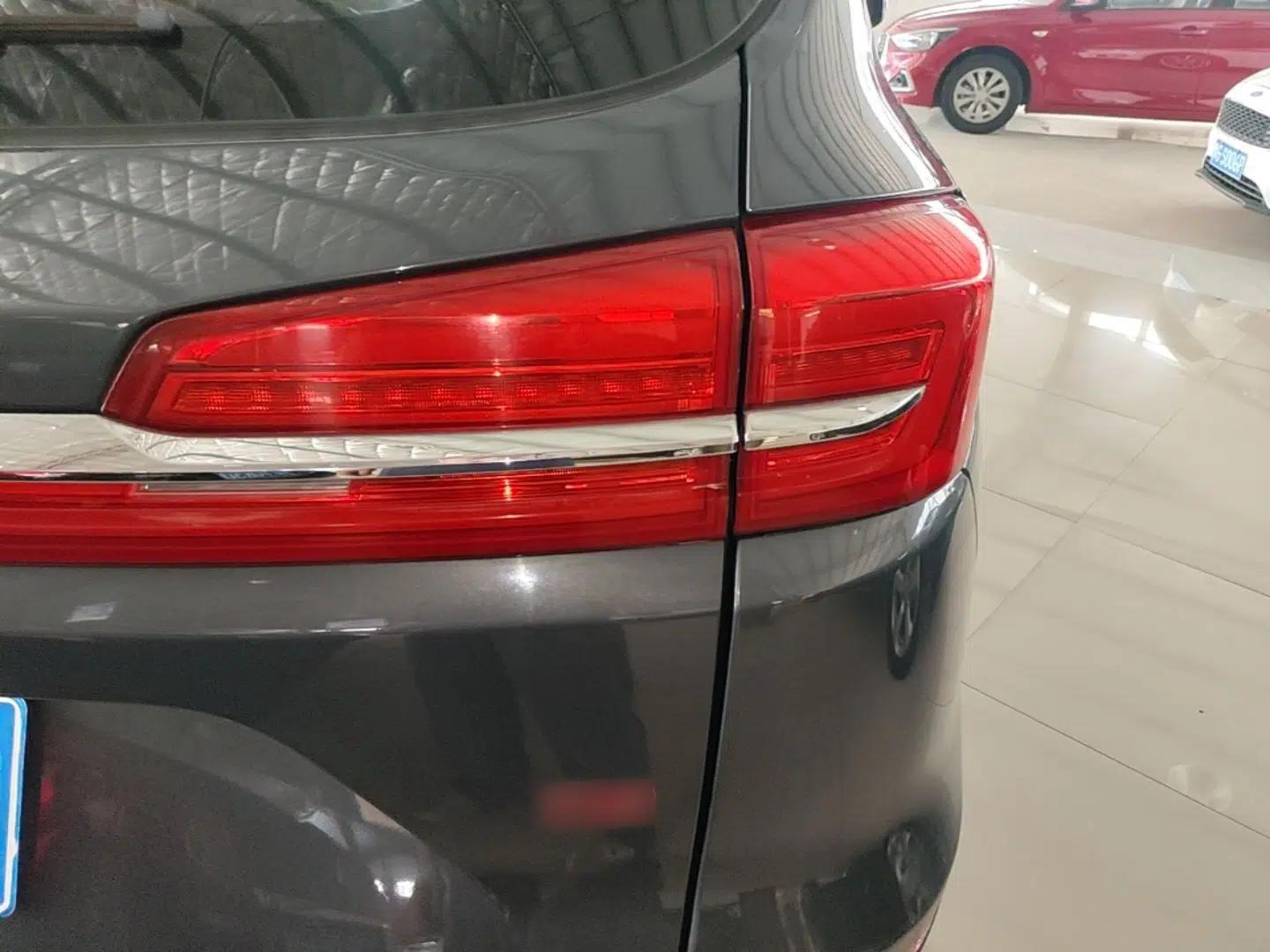BYD Song 2019 1.5TI Automatic Smart Connect Luxurious Edition — миниатюра 9