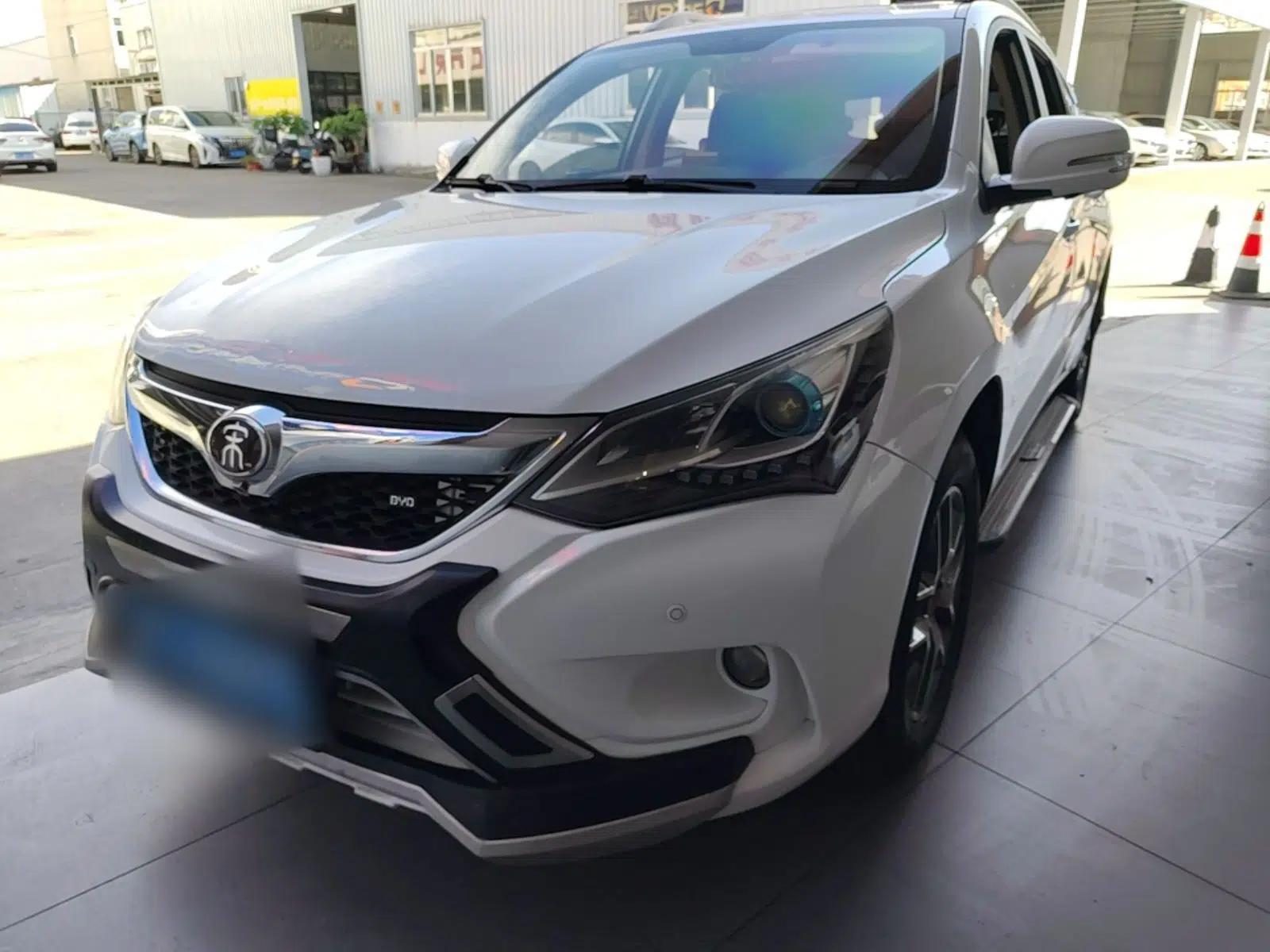 BYD Song 2017 Gaishi Upgrade Edition 1.5TI Manual Elite Model — миниатюра 1