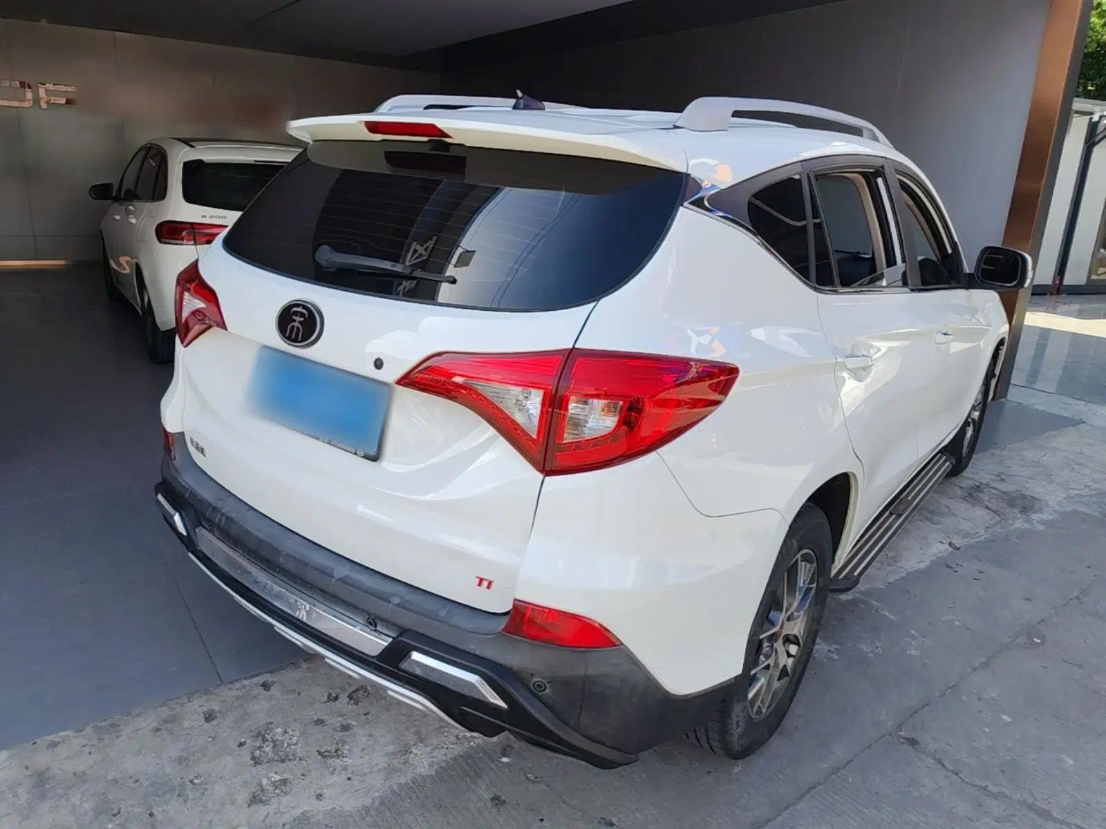 BYD Song 2017 Gaishi Upgrade Edition 1.5TI Manual Elite Model — миниатюра 6