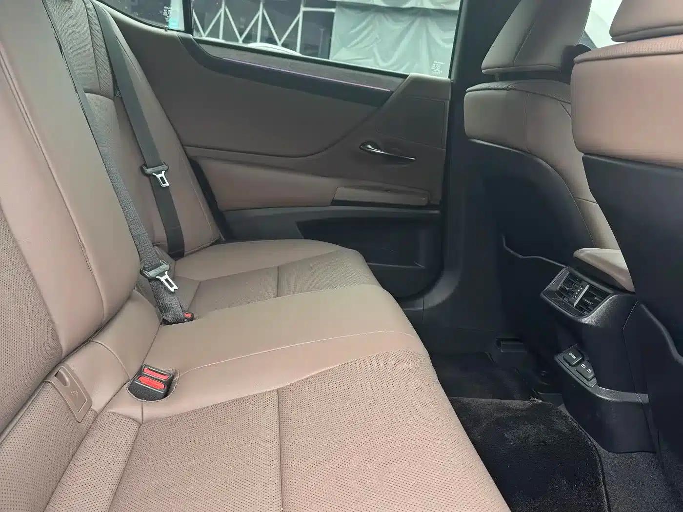 Lexus ES 2025 200 Premium Edition — миниатюра 13