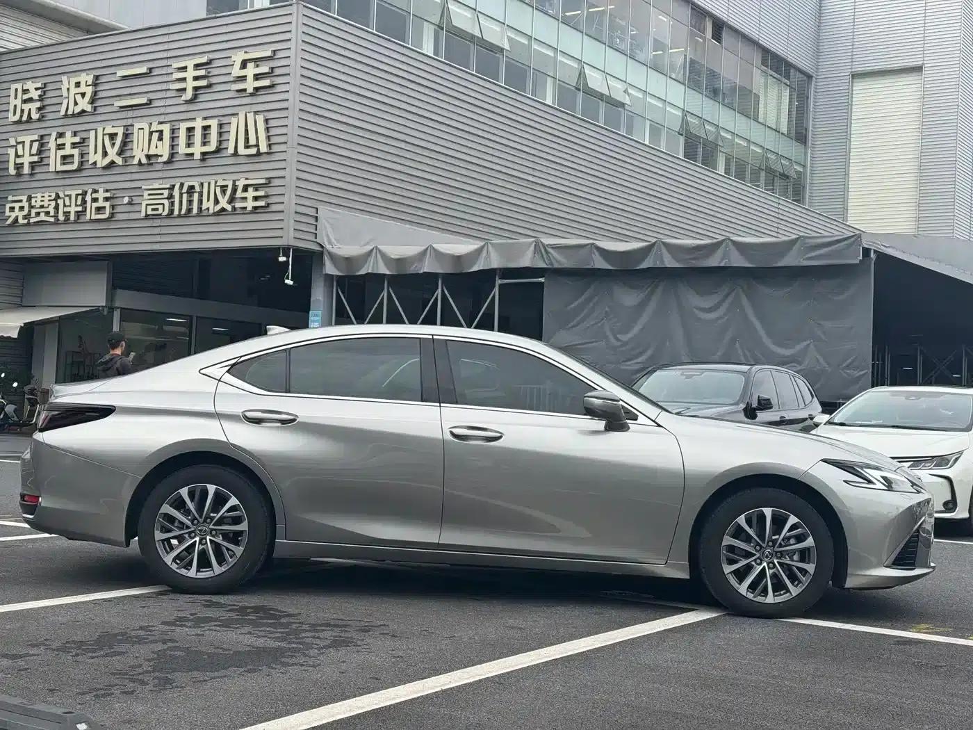 Lexus ES 2025 200 Premium Edition — миниатюра 3