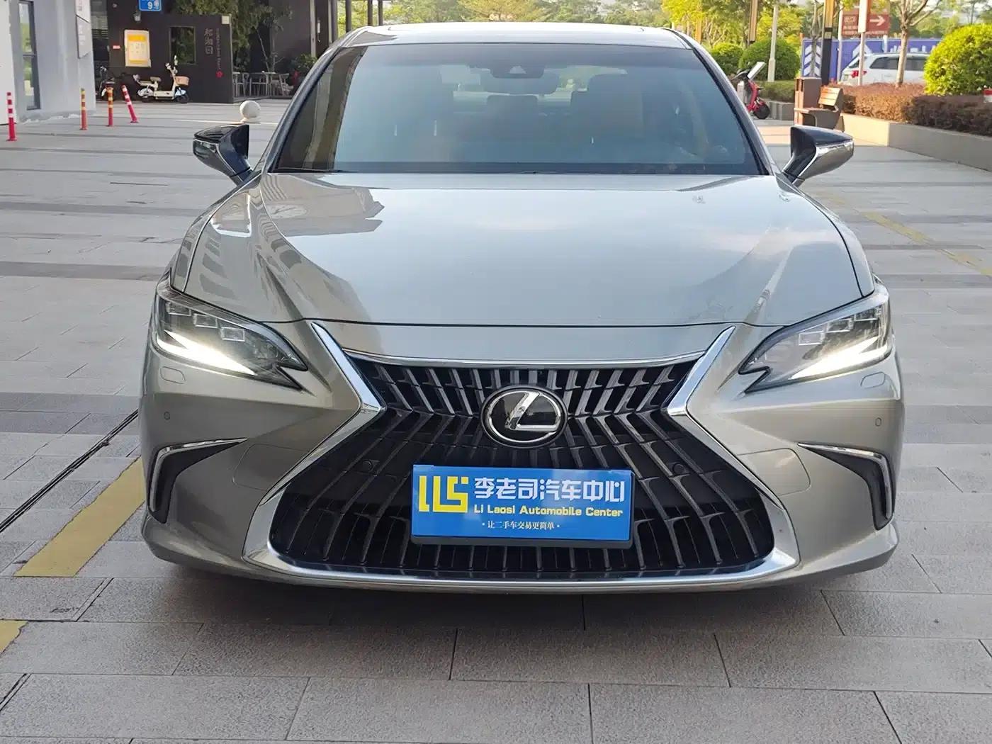 Lexus ES 2022 300h Premium Edition — миниатюра 2