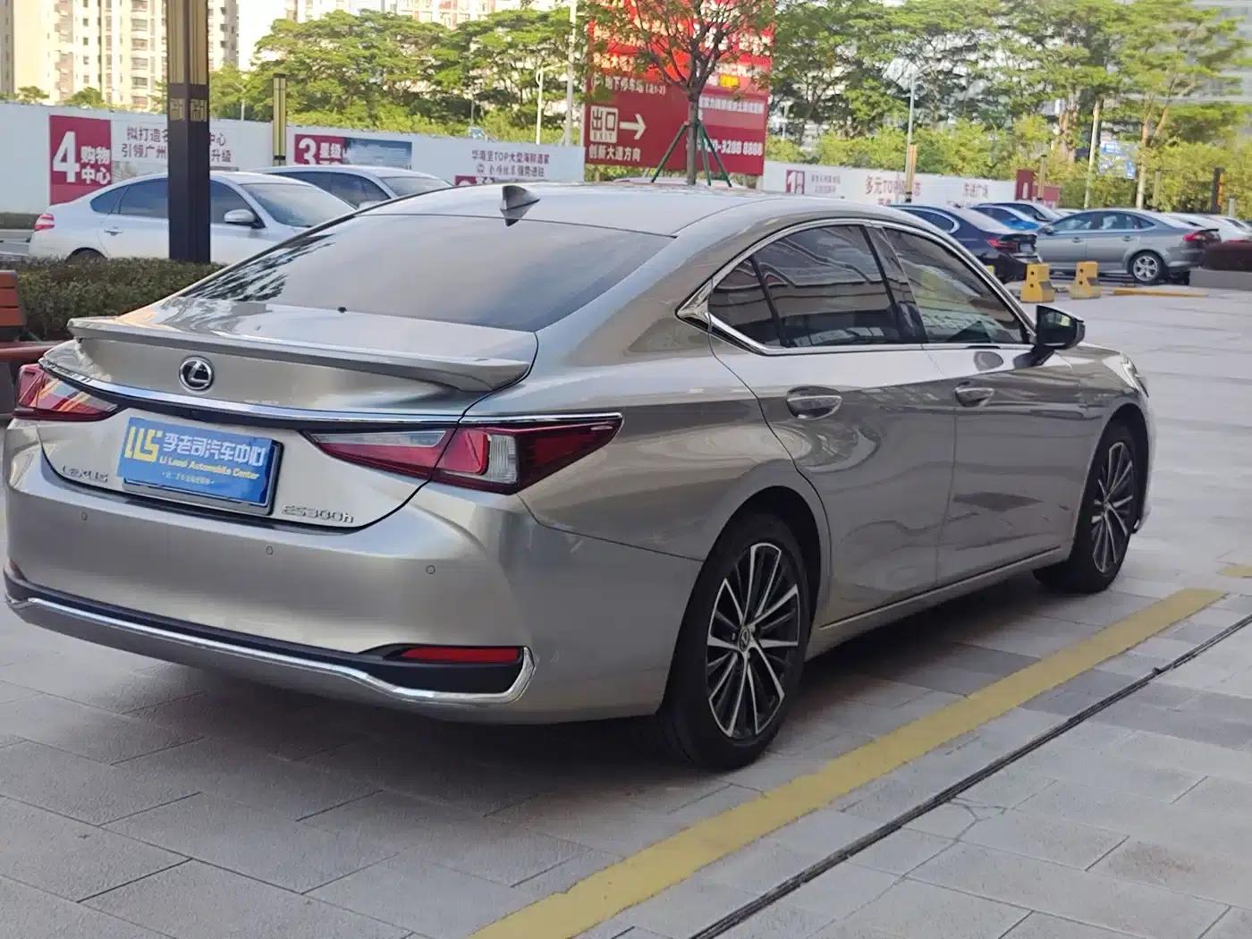 Lexus ES 2022 300h Premium Edition — миниатюра 5