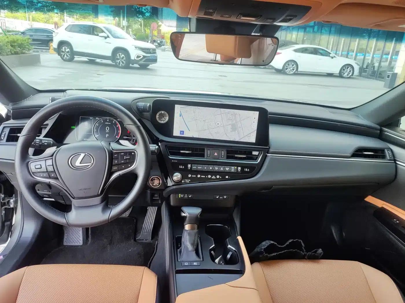 Lexus ES 2022 300h Premium Edition — миниатюра 8