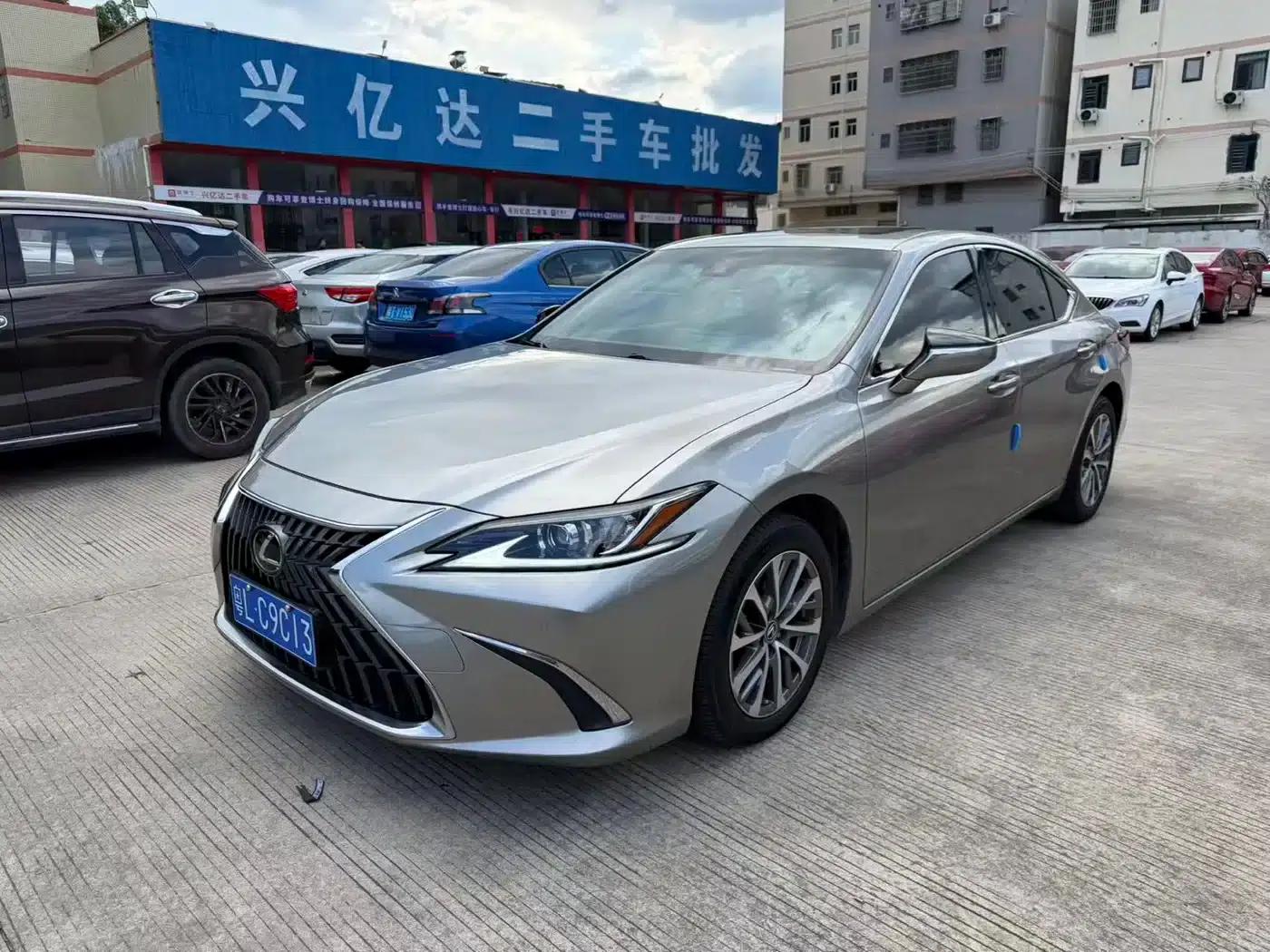 Lexus ES 2022 200 Premium Edition — миниатюра 2