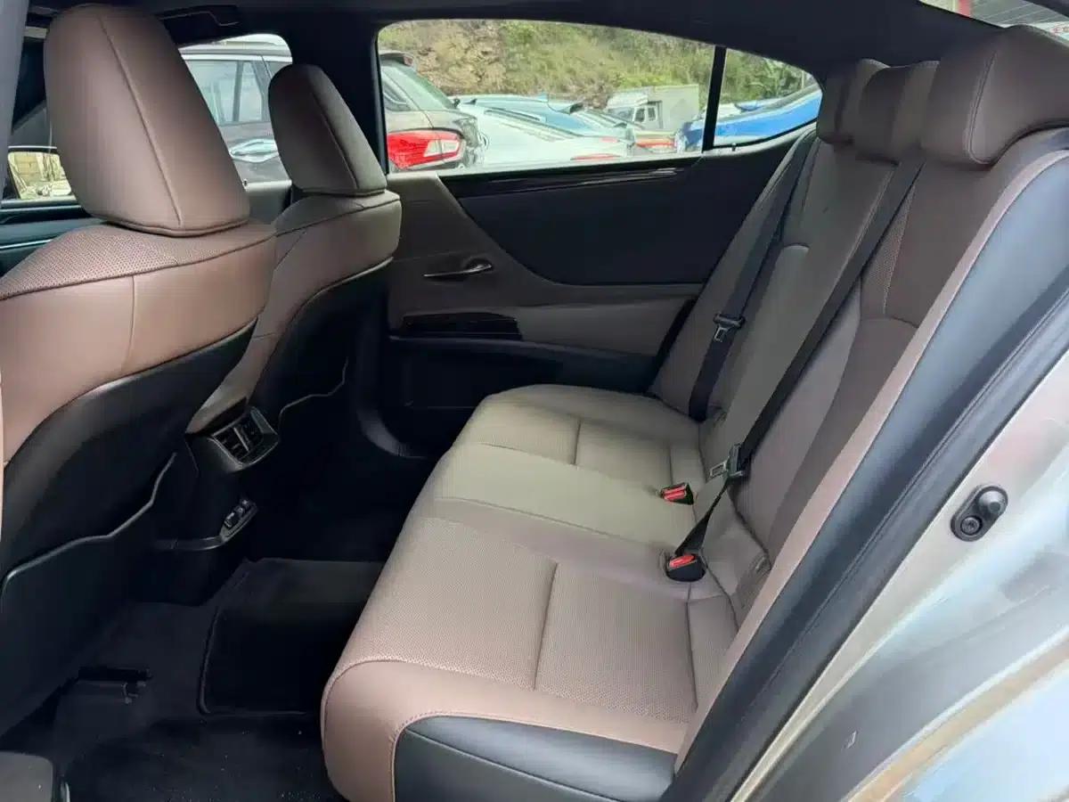 Lexus ES 2022 200 Premium Edition — миниатюра 4