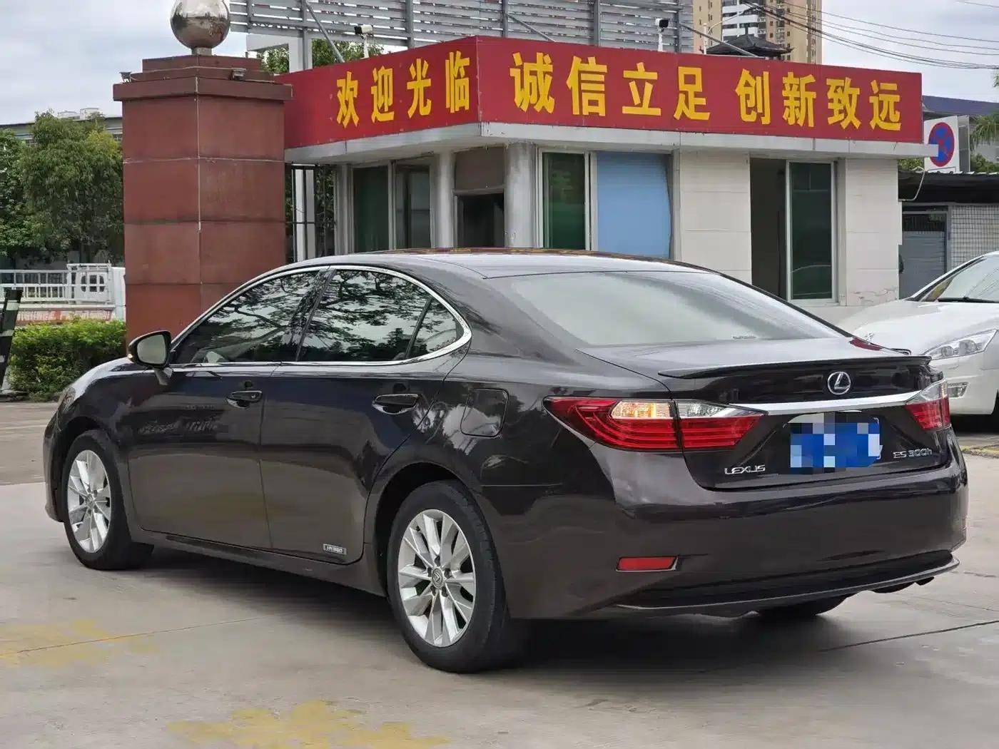 Lexus ES 2013 300h Elite Edition — миниатюра 3