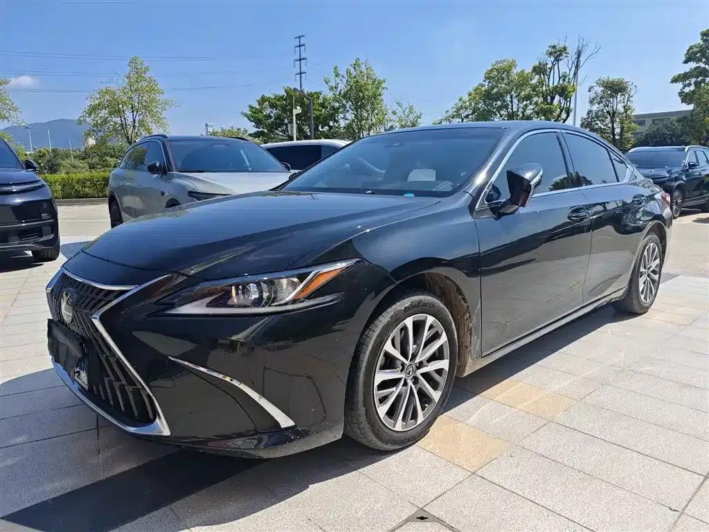 Lexus ES 2023 200 Premium Edition — миниатюра 1