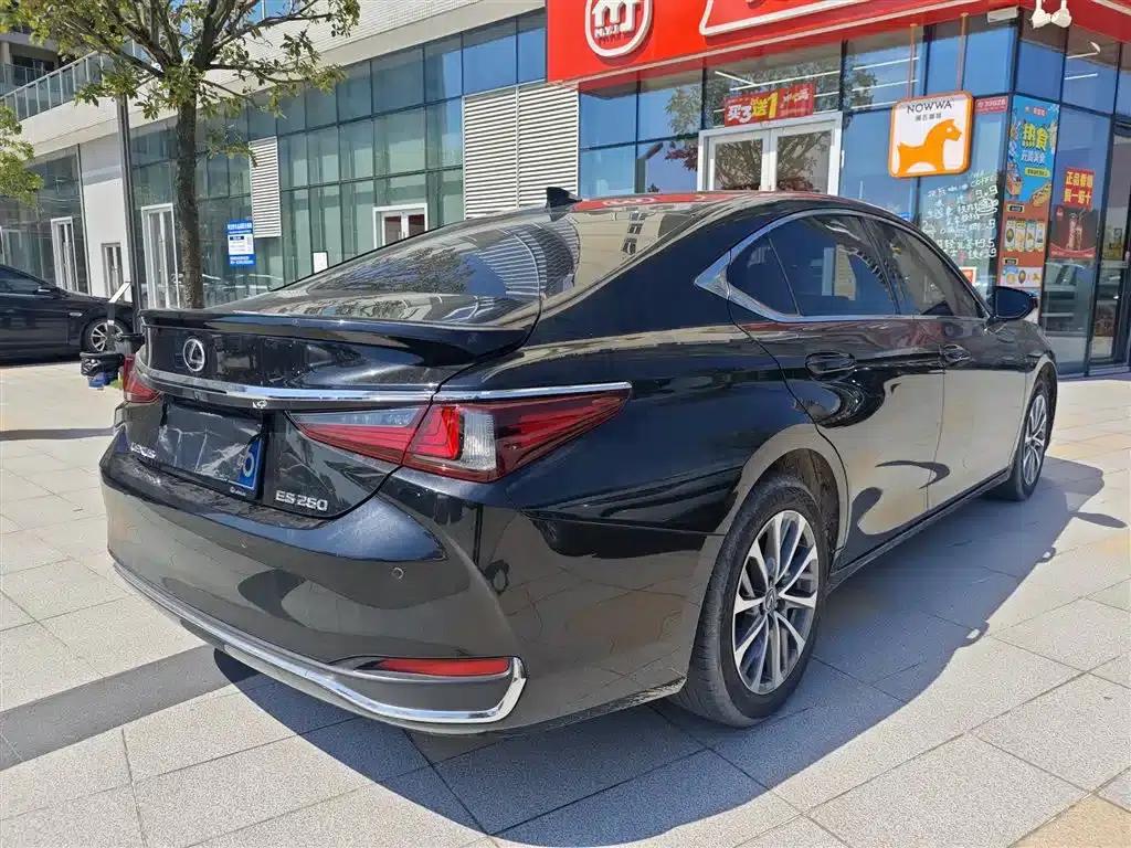 Lexus ES 2023 200 Premium Edition — миниатюра 2