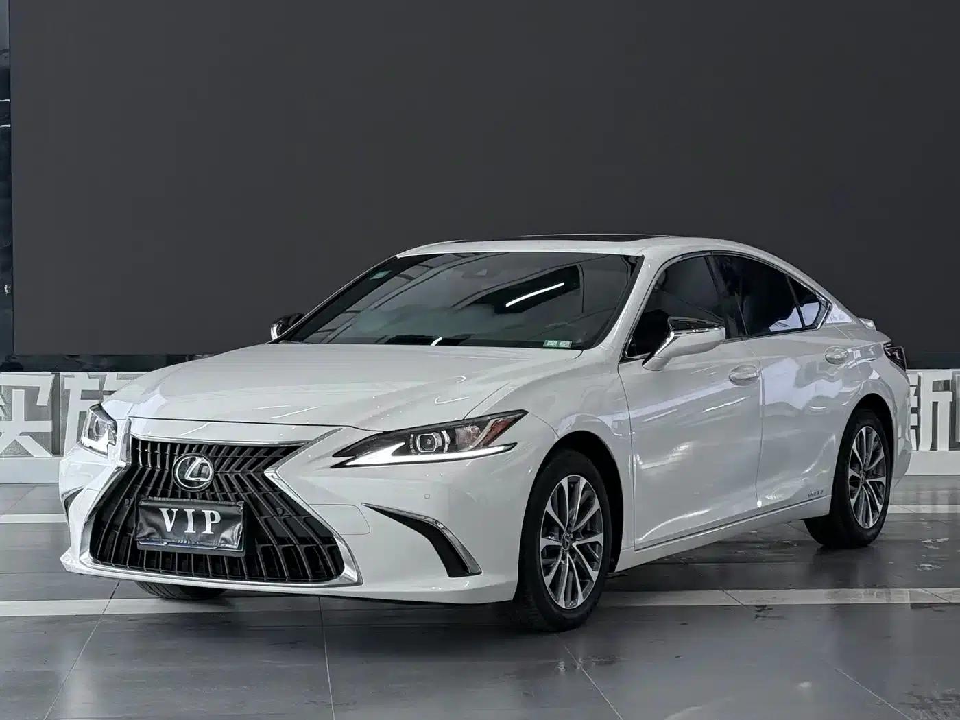 Lexus ES 2022 300h Premium Edition — миниатюра 1