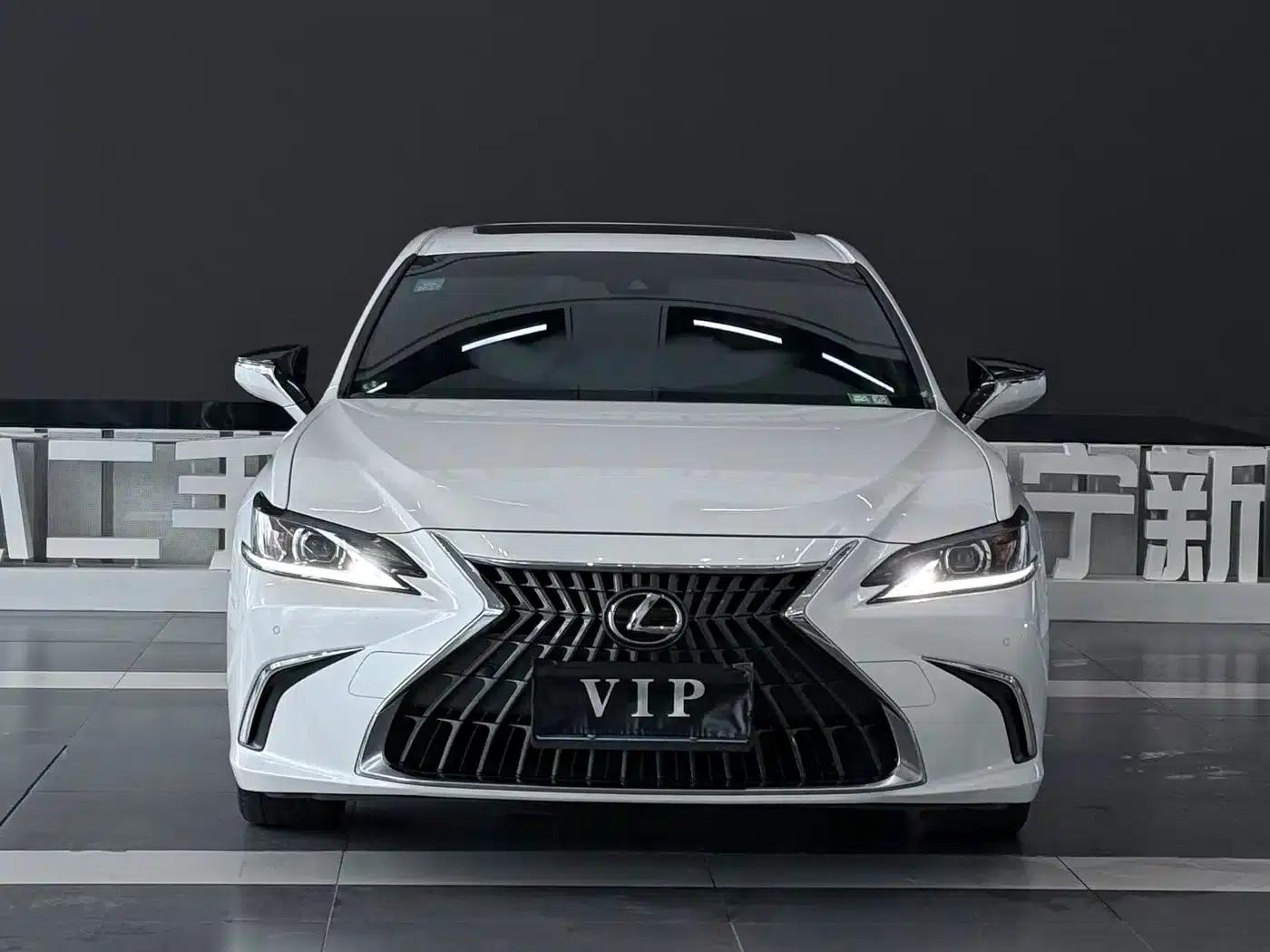 Lexus ES 2022 300h Premium Edition — миниатюра 2