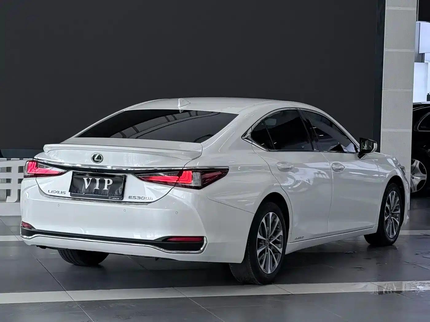 Lexus ES 2022 300h Premium Edition — миниатюра 5