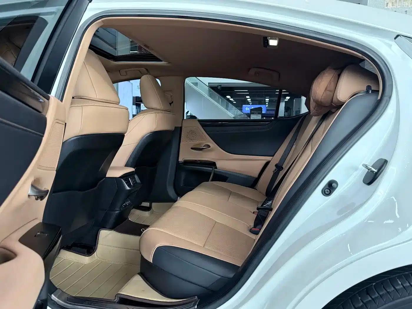 Lexus ES 2022 300h Premium Edition — миниатюра 8