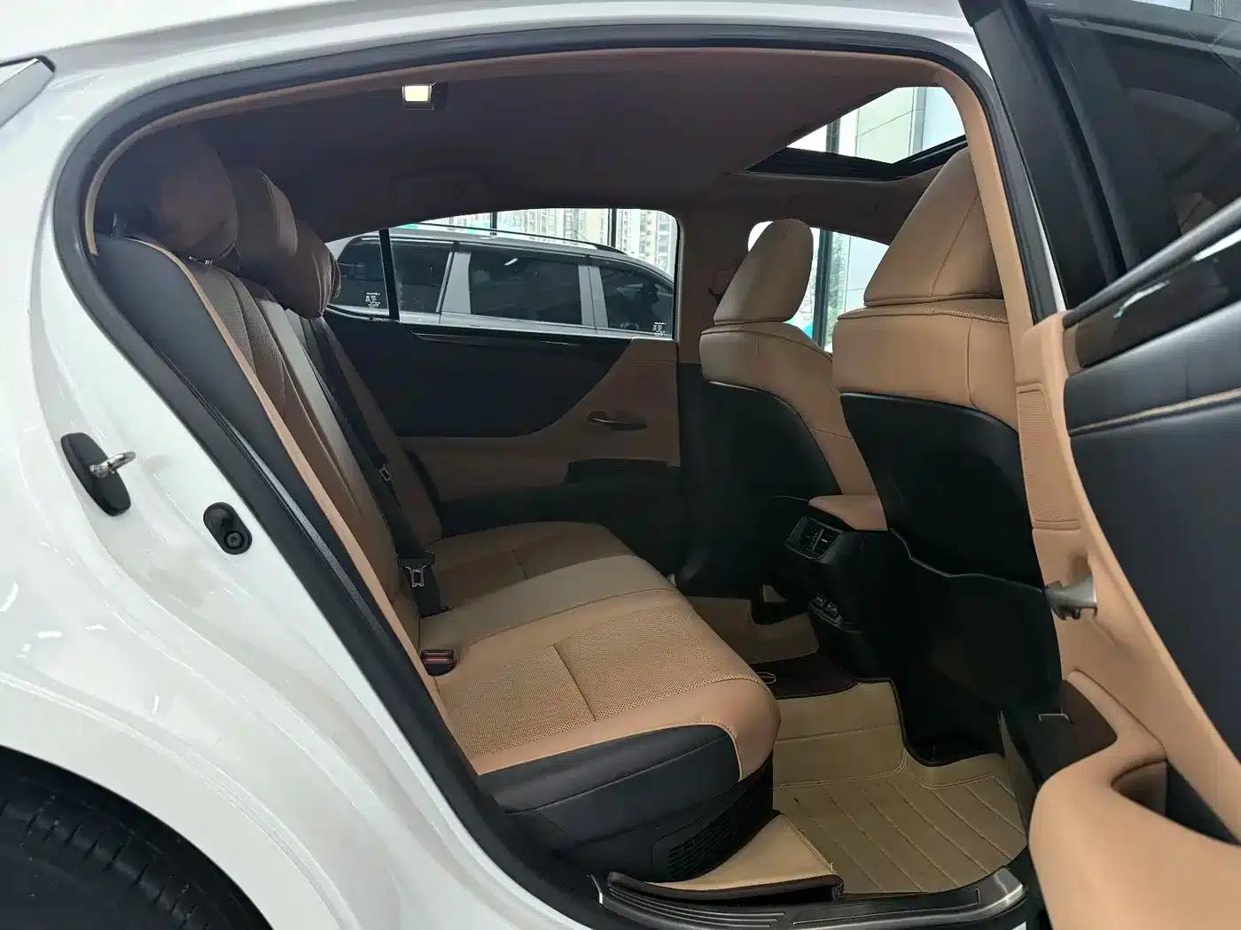 Lexus ES 2022 300h Premium Edition — миниатюра 9