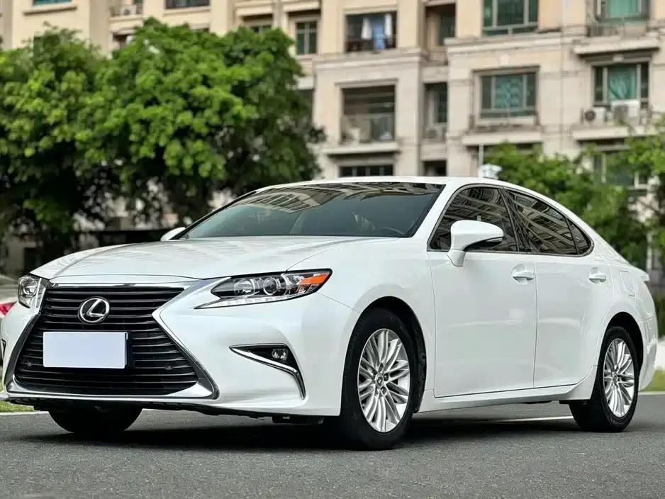 Lexus ES 2015 200 Elite Edition — миниатюра 1