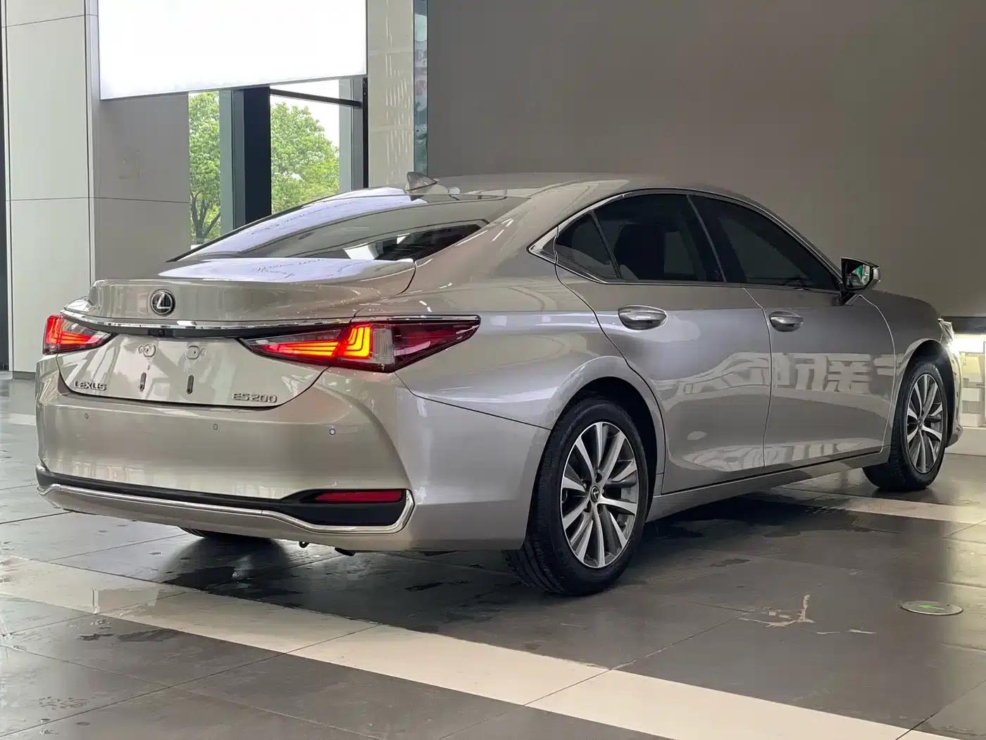 Lexus ES 2020 200 Excellence Edition — миниатюра 4