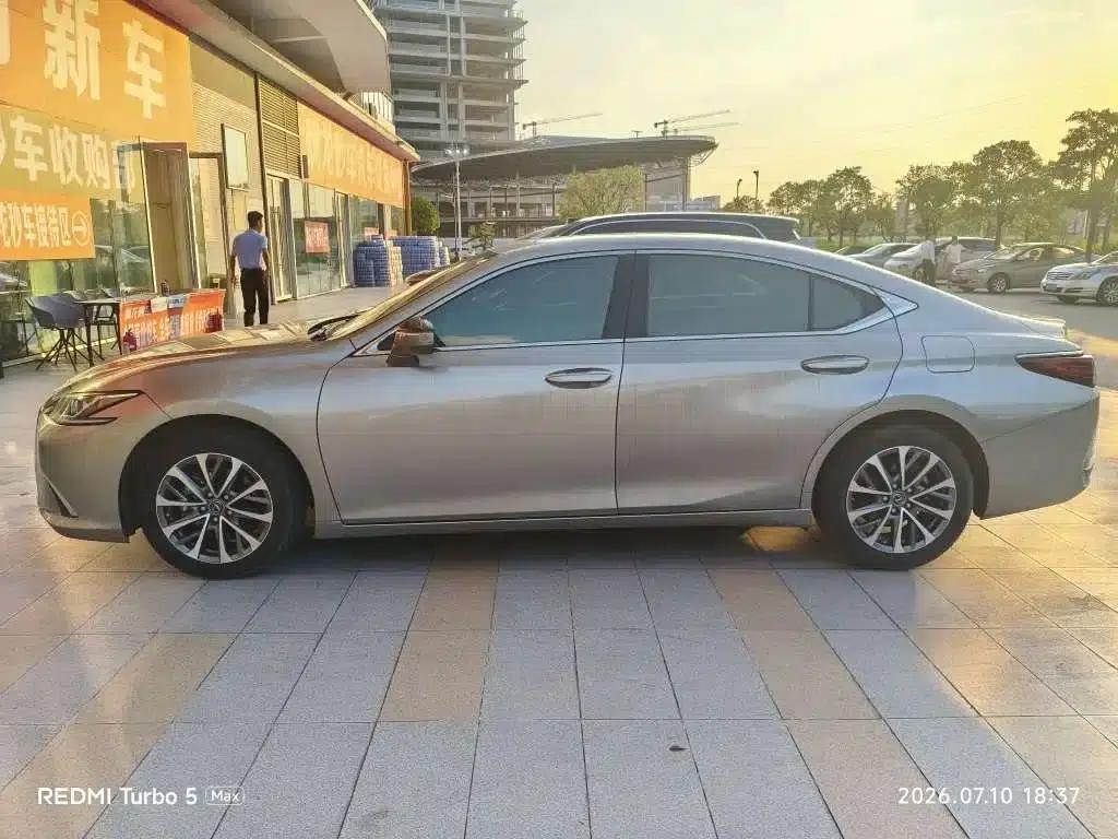 Lexus ES 2022 200 Premium Edition — миниатюра 3
