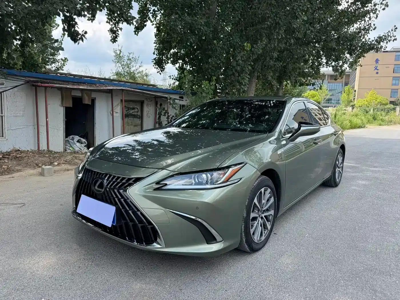 Lexus ES 2021 Model 200 Premium Edition — миниатюра 1