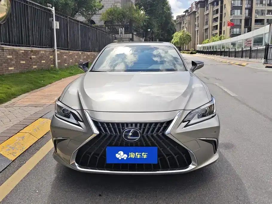 Lexus ES 2021 300h Premium Edition — миниатюра 2