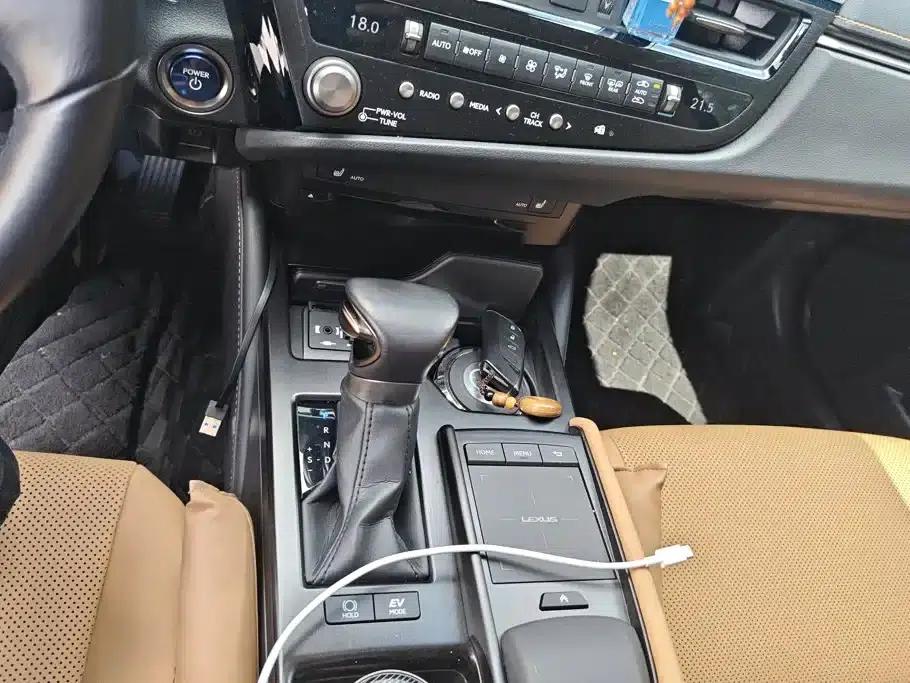 Lexus ES 2021 300h Premium Edition — миниатюра 16