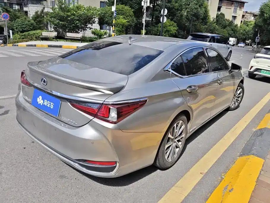 Lexus ES 2021 300h Premium Edition — миниатюра 3