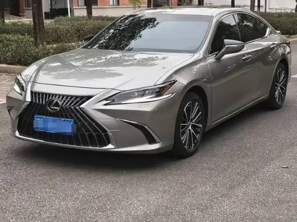 Lexus ES 2022 300h Premium Edition — миниатюра 1