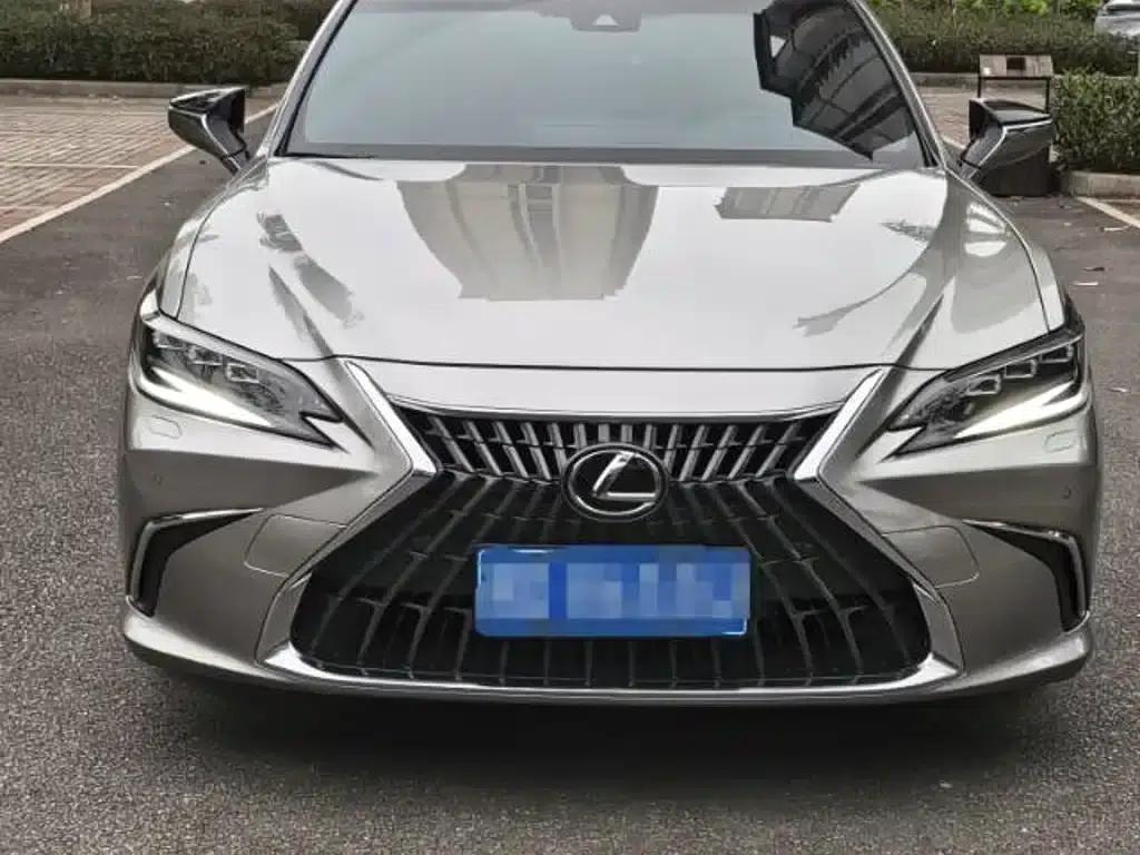 Lexus ES 2022 300h Premium Edition — миниатюра 2